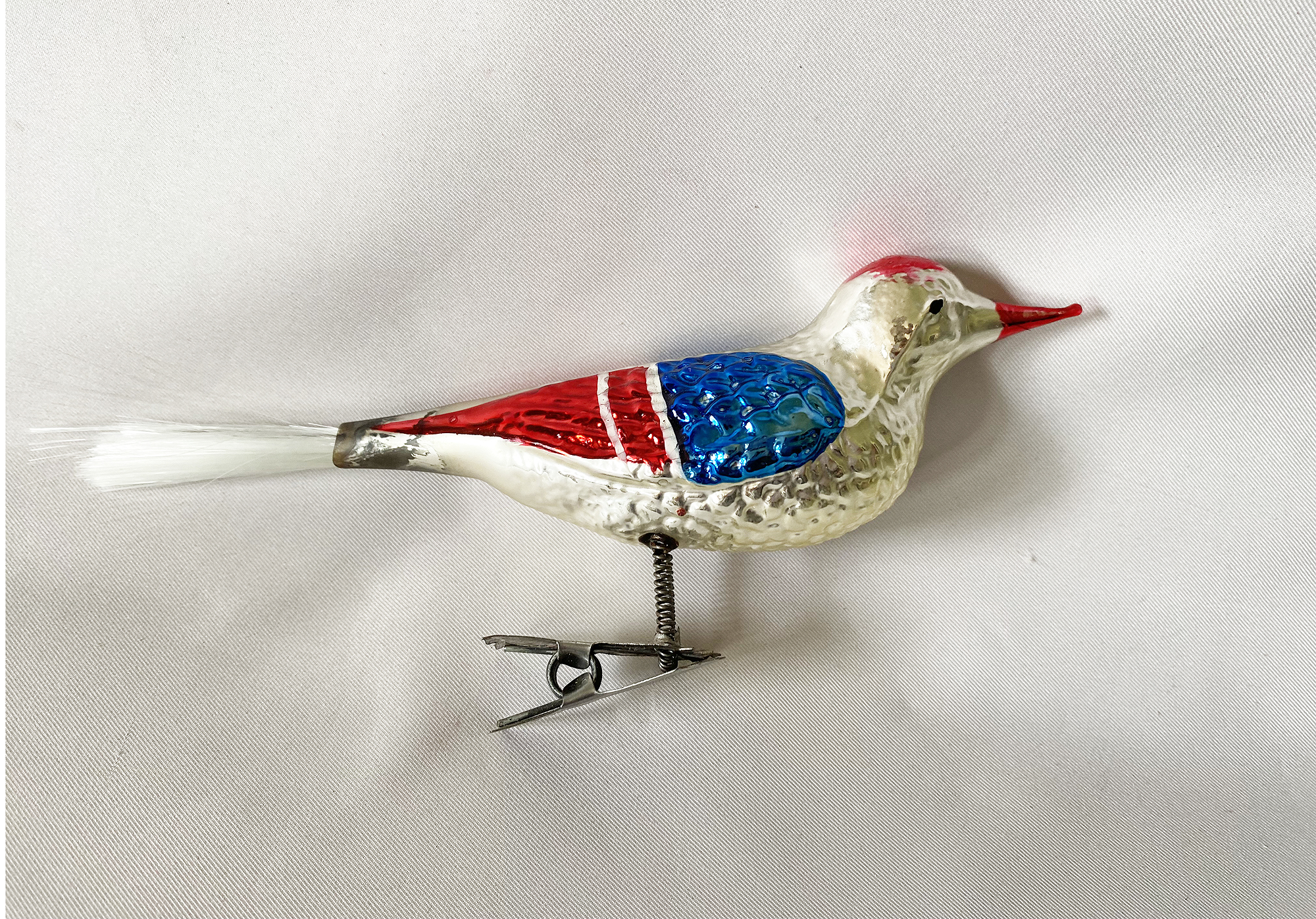 https://www.justvintagechristmas.com/wp-content/uploads/2022/07/XM1656-vintage-german-glass-bird-clip-on-ornament-patriotic-red-white-blue-christmas-ornament-just-vintage-christmas-21.jpg